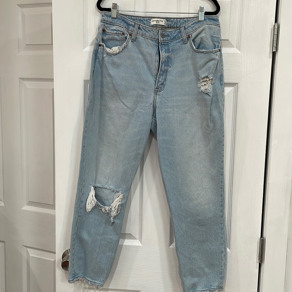 Abercrombie & fitch the mom high rise Jean